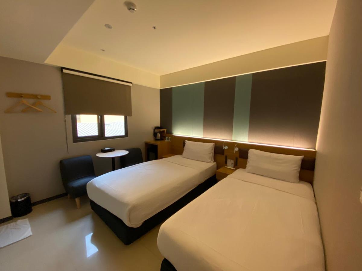 Fu Kuang Hotel Pingtung Buitenkant foto